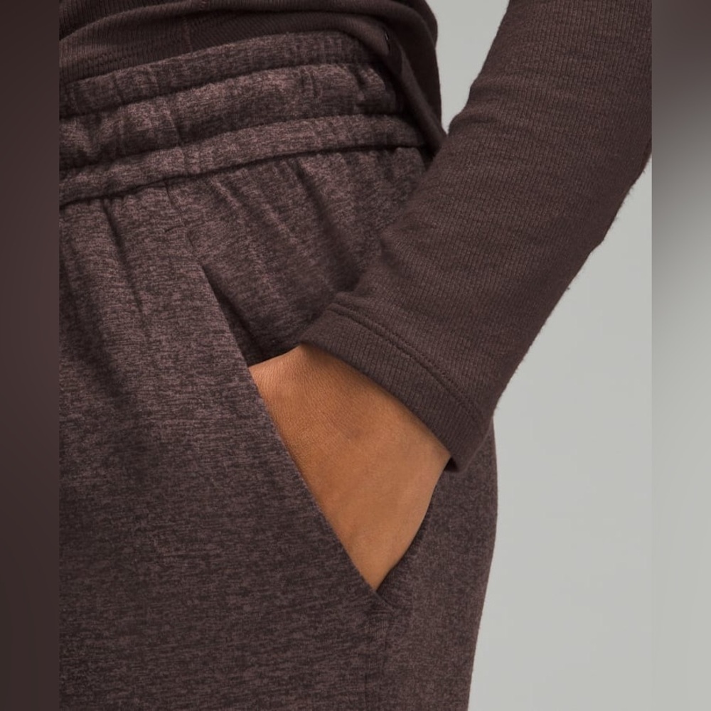 Lululemon Soft Jersey Classic-Fit Mid-Rise Jogger - Size 10 - Picture 4 of 9